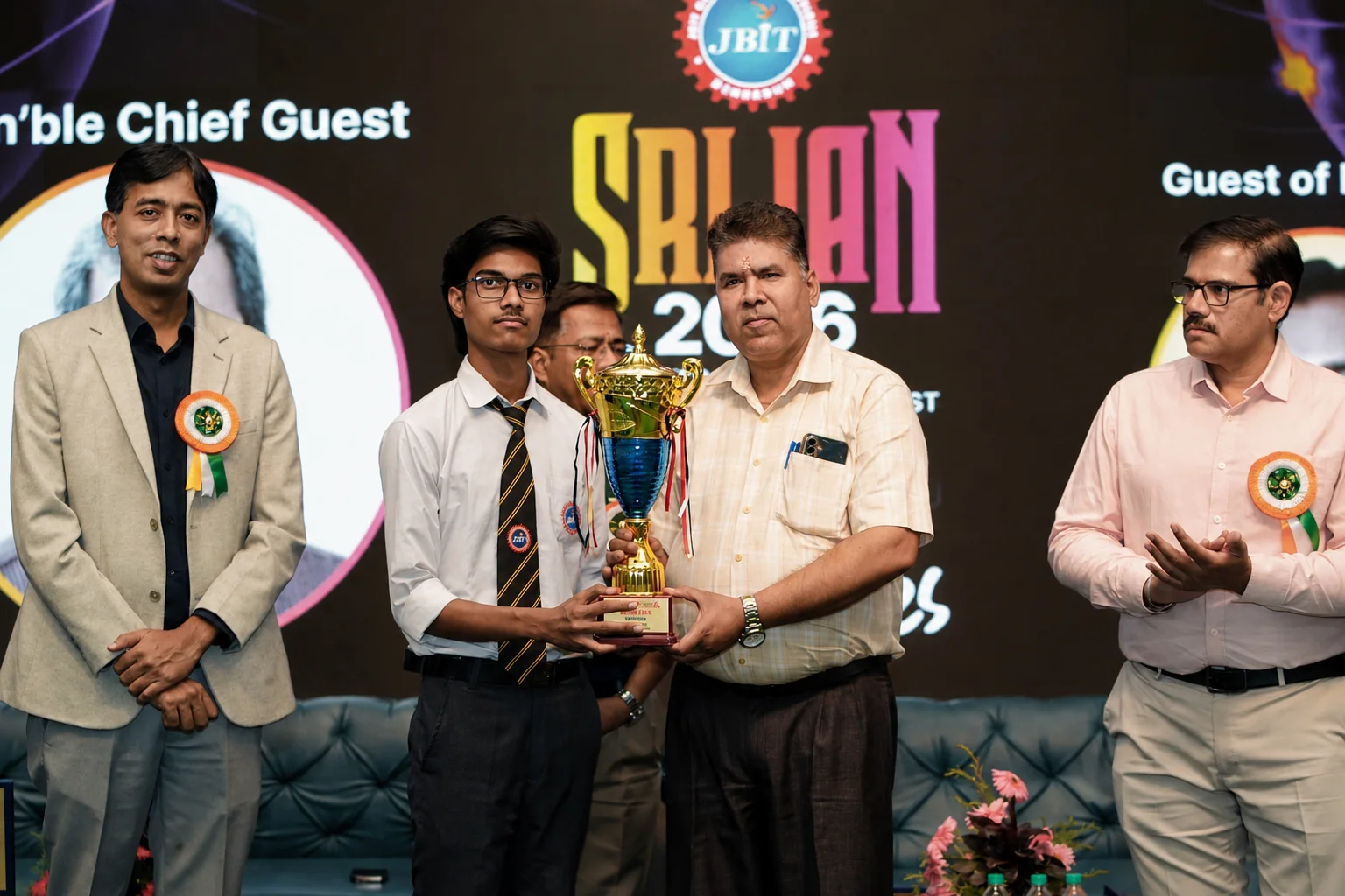Himanshu Raj - Winner of Srijan Startup Presentation Competition Himanshu Raj receiving Winner Award at Srijan Startup Project Presentation Competition
